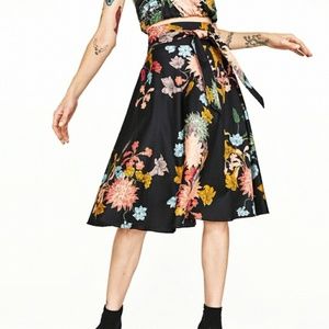 Zara floral print skirt black floral 2382 XS or S
